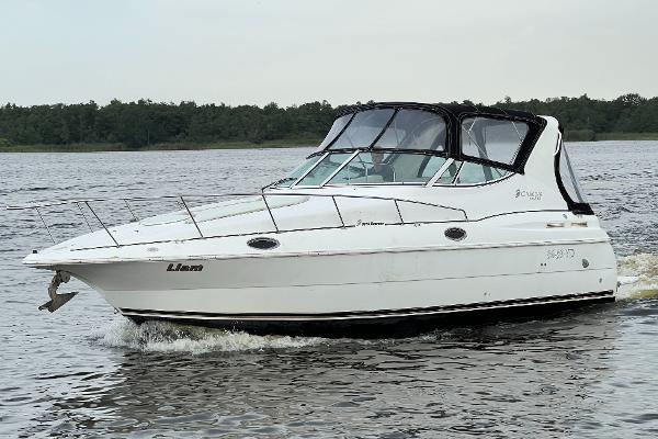 2000 Cruisers Yachts 3075 Express