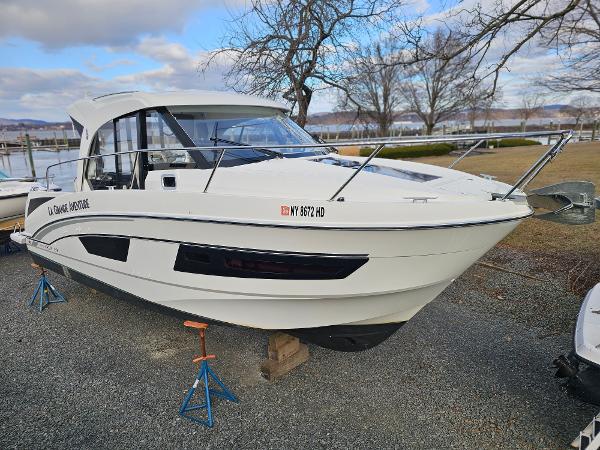 2020 Beneteau Antares 9