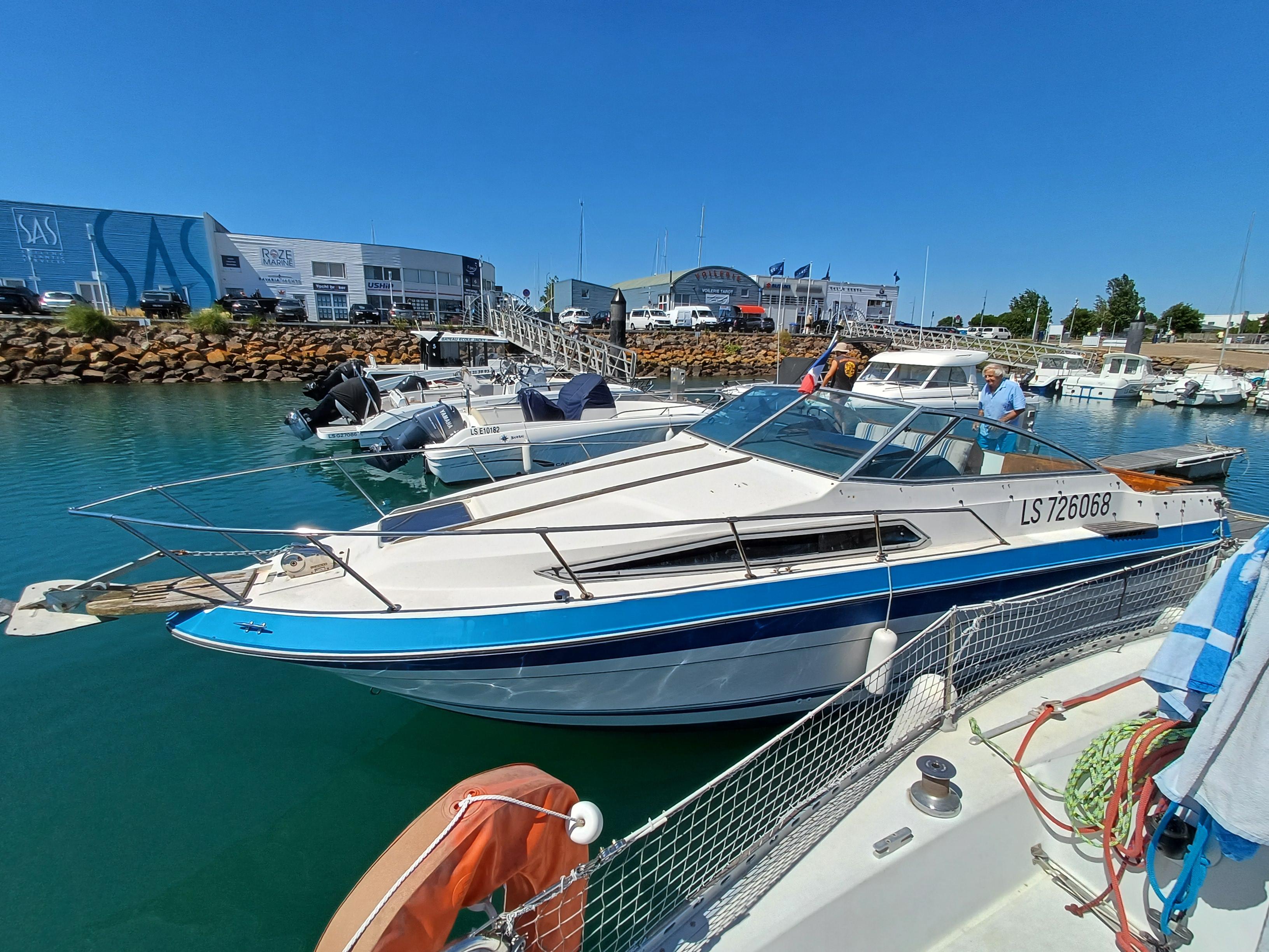 1987 Sea Ray 250 Sundancer