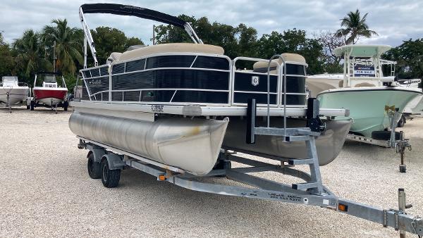 2016 Godfrey Sweetwater 2086 CX