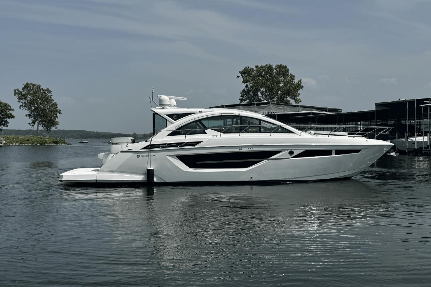 2018 Cruisers Yachts 50 Cantius