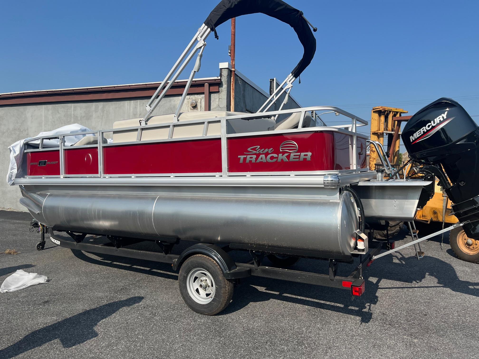 Sun Tracker Bass Buggy 18 DLX 2026 Sun Tracker Bass Buggy 18 DLX pontoon boat with Mercury outboard motor.