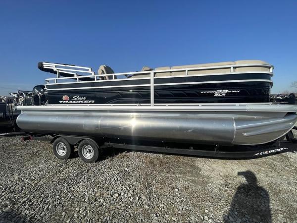 2024 Sun Tracker SportFish 22 DLX