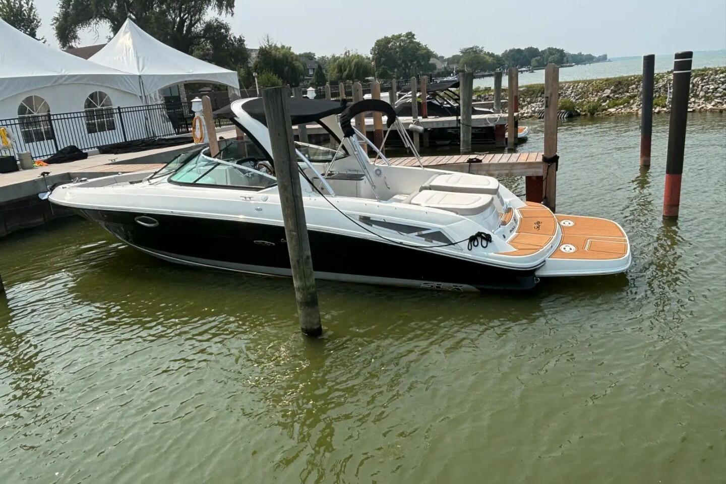2011 Sea Ray 300 SLX