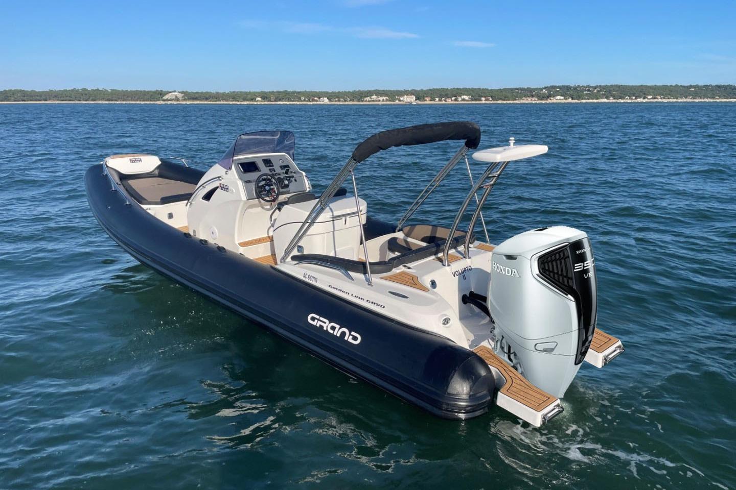 Grand Golden Line G850 2023 Grand Golden Line G850 boat on open water, featuring a sleek design and powerful engine.