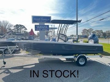 2025 Robalo 206 Cayman
