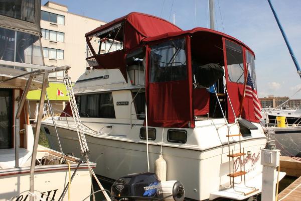 1985 Carver 3207 Aft Cabin