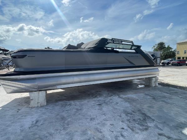 Manitou 26 Explore Switchback 2025 Manitou 26 Explore Switchback pontoon boat on display under a sunny sky.