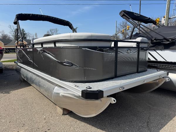 2025 Qwest 818 Cruise