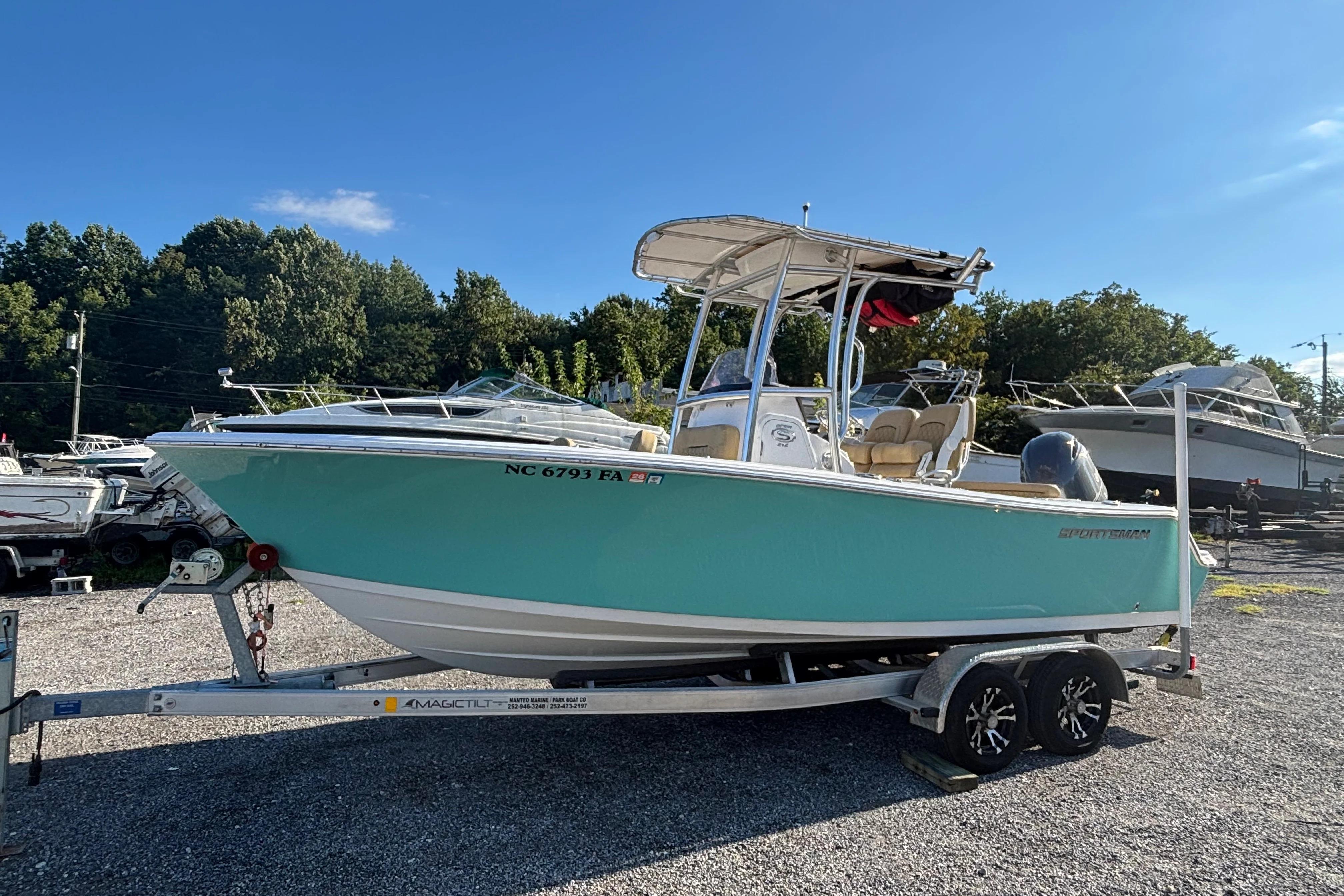 2023 Sportsman Open 212 Center Console