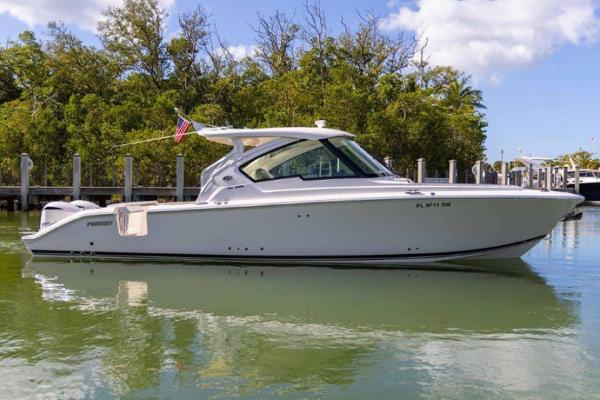 Pursuit 326 Sister Ship Photo