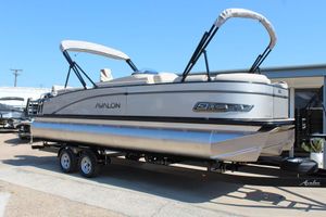 Avalon Catalina Quad Lounger Shift 25 FT 2026 Avalon Catalina Quad Lounger Shift 25 FT pontoon boat on trailer.