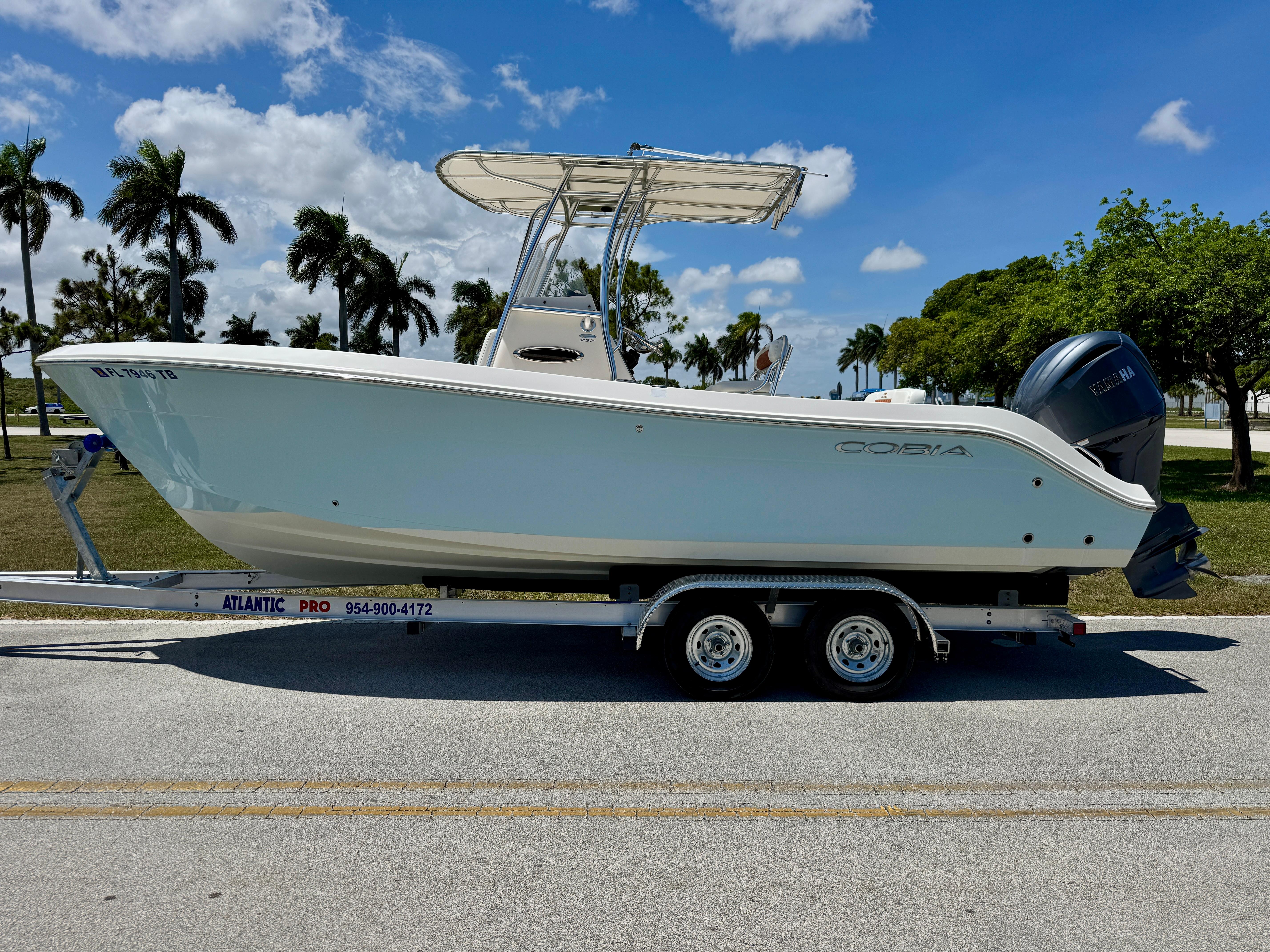 2022 Cobia 237 Center Console