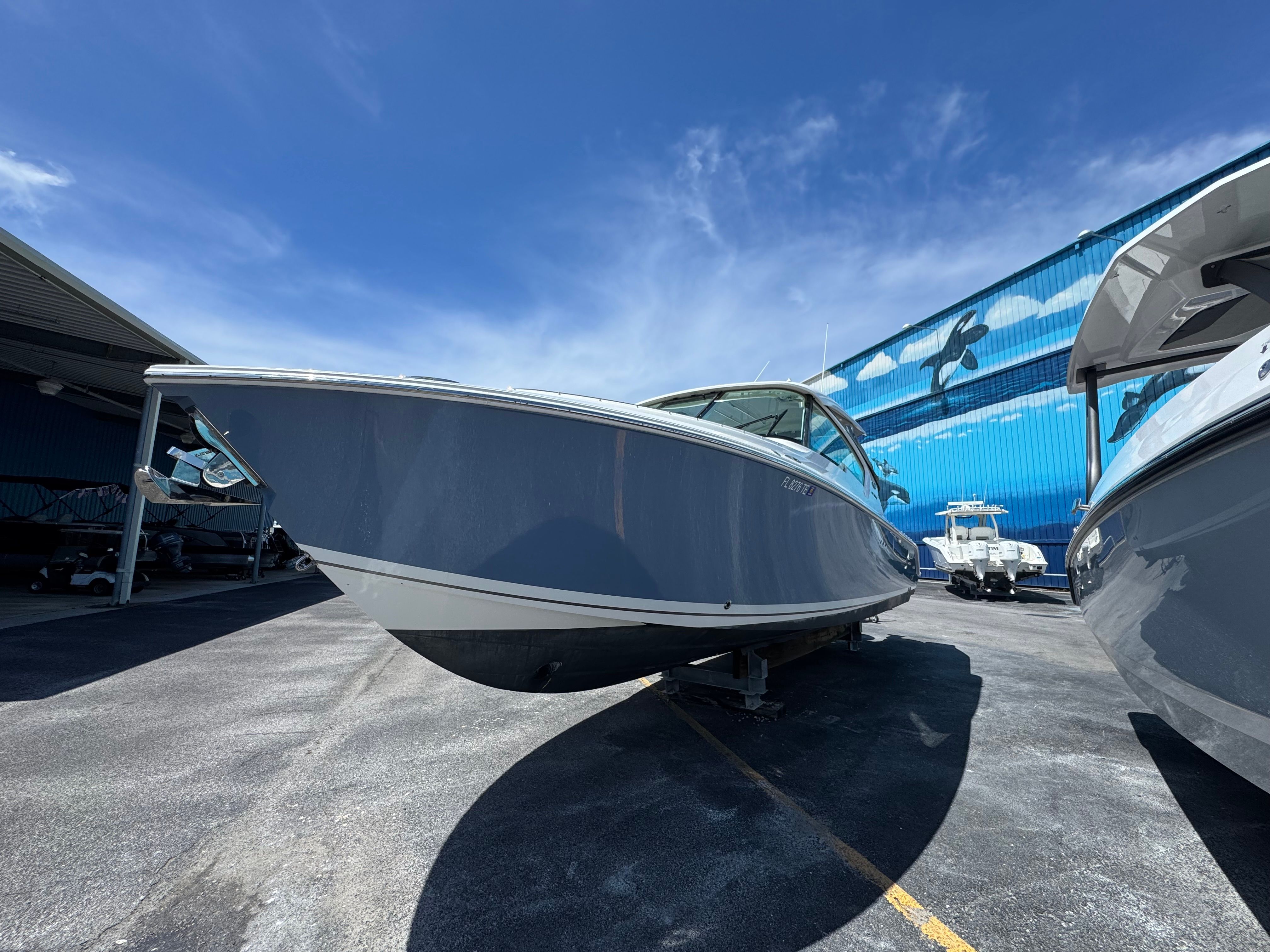 2022 Pursuit DC 326 Dual Console
