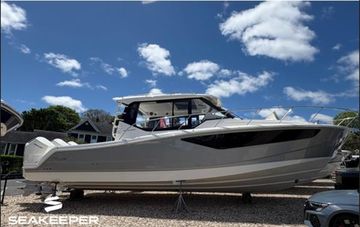 2025 Boston Whaler 405 Conquest