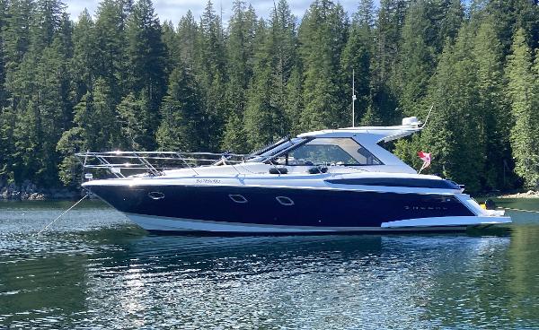 Regal 42 Sport Coupe Port Profile At Anchor