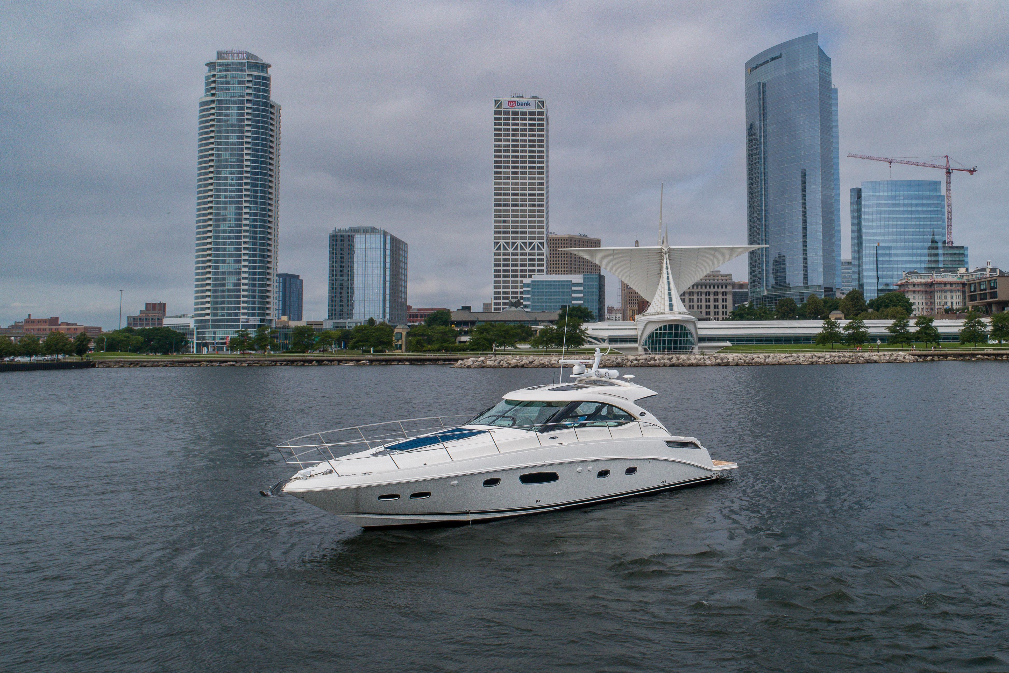 Sea Ray 470 Sundancer 2009 Sea Ray 470 Sundancer yacht on water with city skyline backdrop.