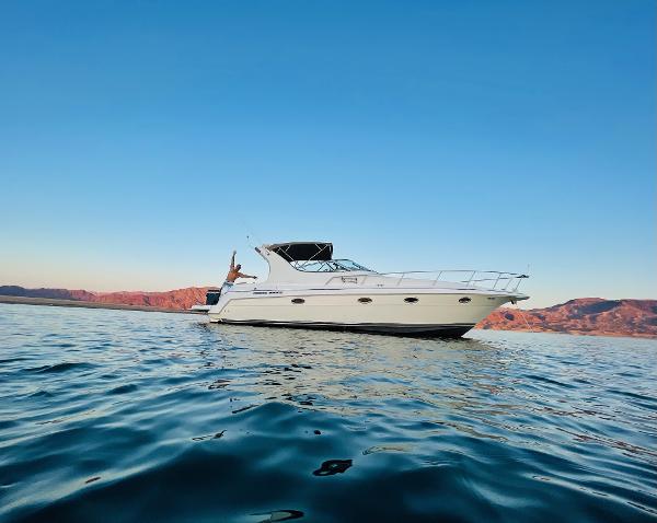 Cruisers Yachts 3375 Esprit 1999 Cruisers Yachts 3375 Esprit on calm water with scenic mountain backdrop.
