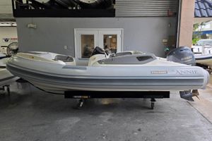 Flexboat 450 2022 Flexboat 450 inflatable boat with Yamaha engine, displayed indoors.