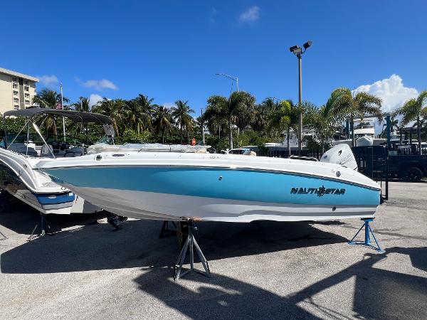 NauticStar 193SC Sport Deck 2024 NauticStar 193SC Sport Deck boat displayed outdoors under clear blue sky.