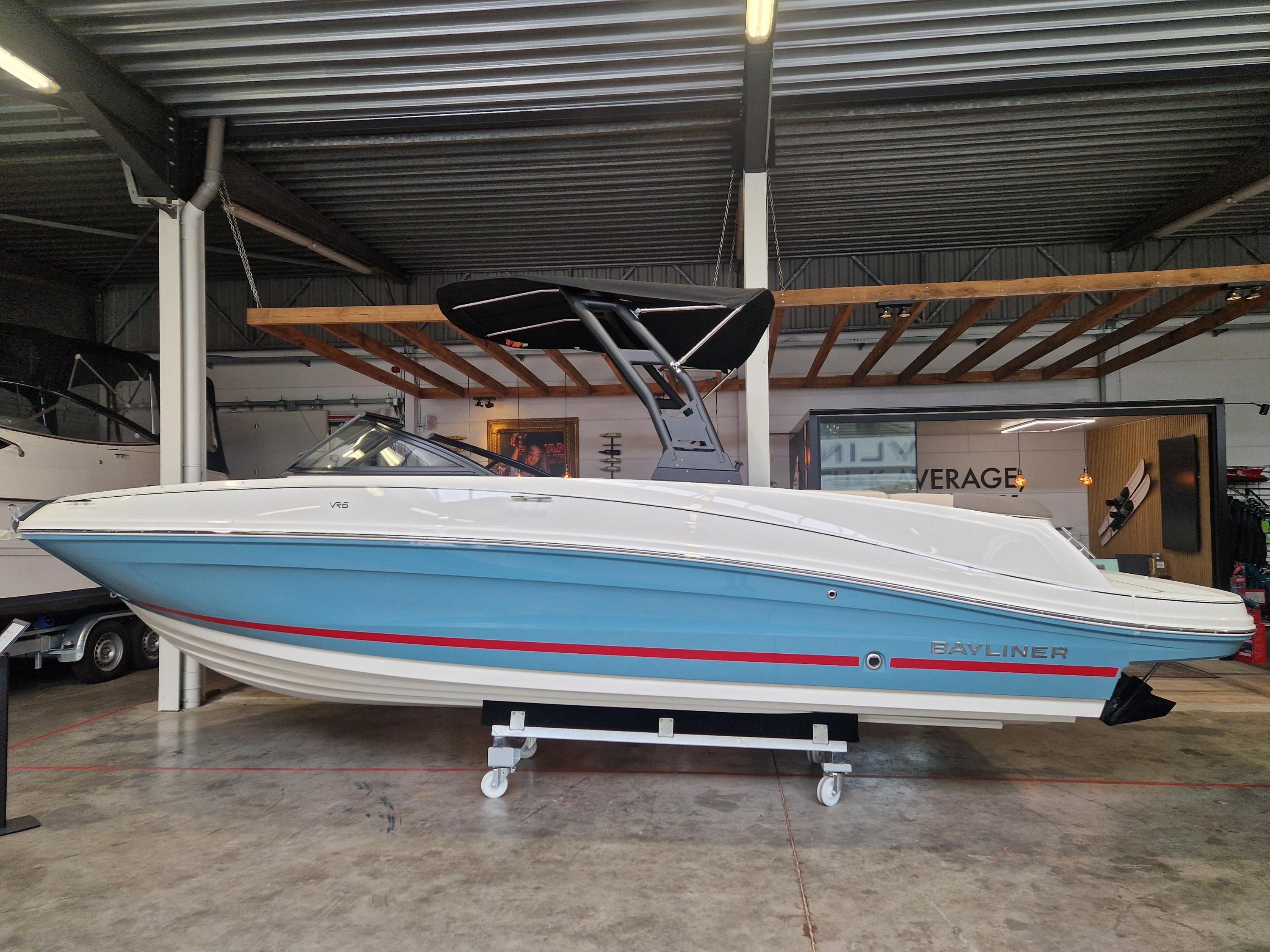 Bayliner VR6 Bowrider 2025 Bayliner VR6 Bowrider boat displayed indoors, featuring sleek design and modern aesthetics.