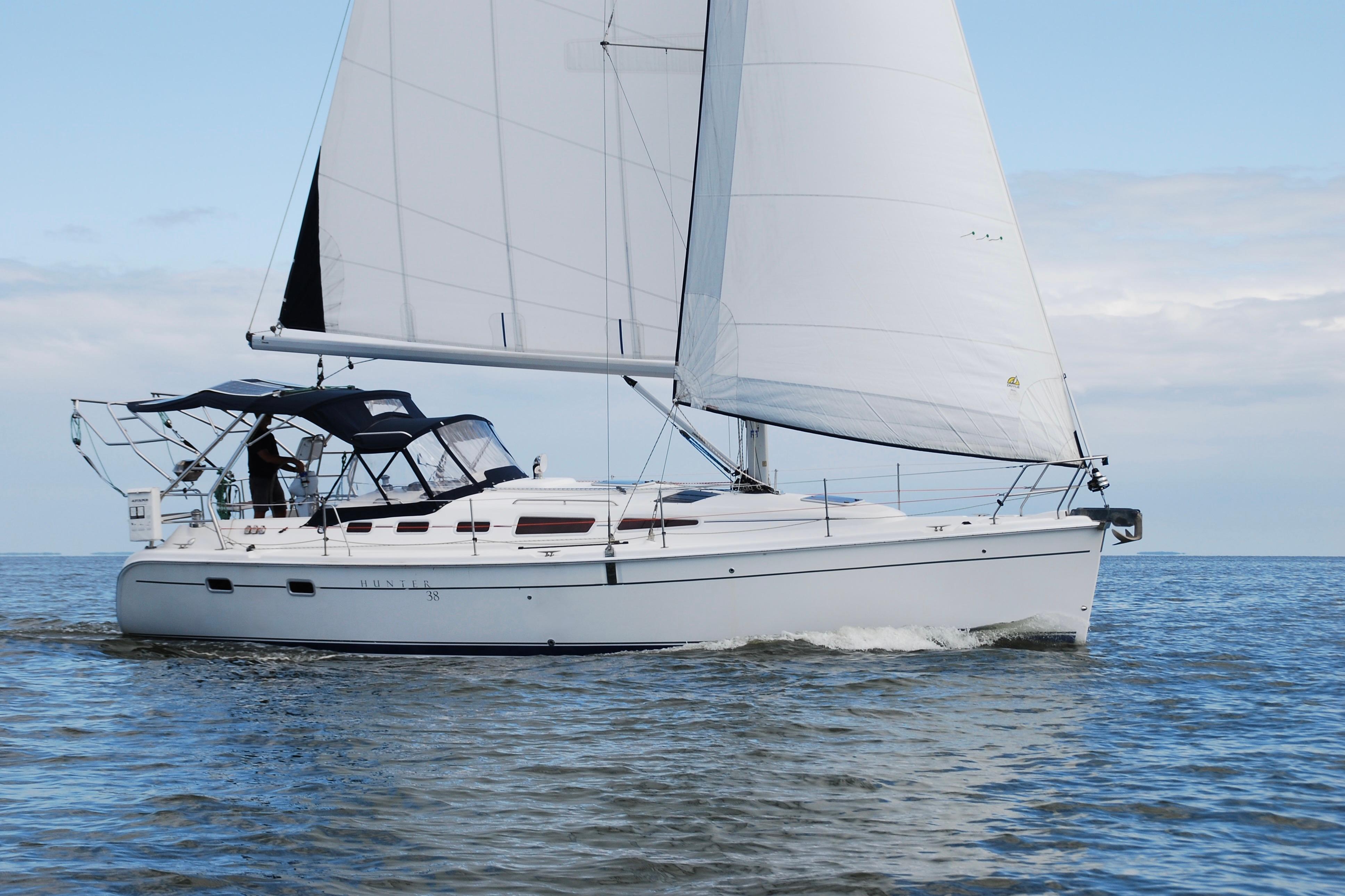 2006 Hunter 38