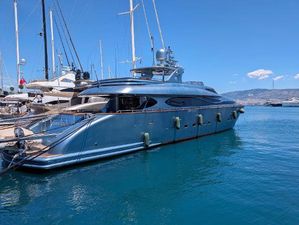 Maiora 33DP Luxury Maiora 33DP yacht from 2006 docked in a marina, under clear blue skies.