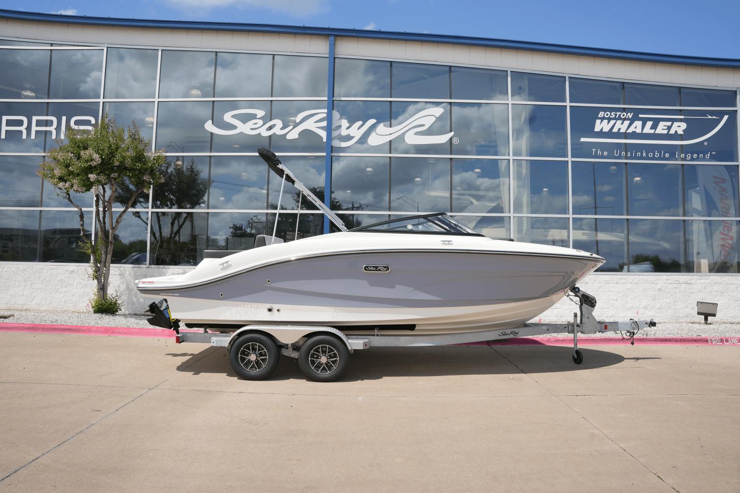 2025 Sea Ray SPX 210