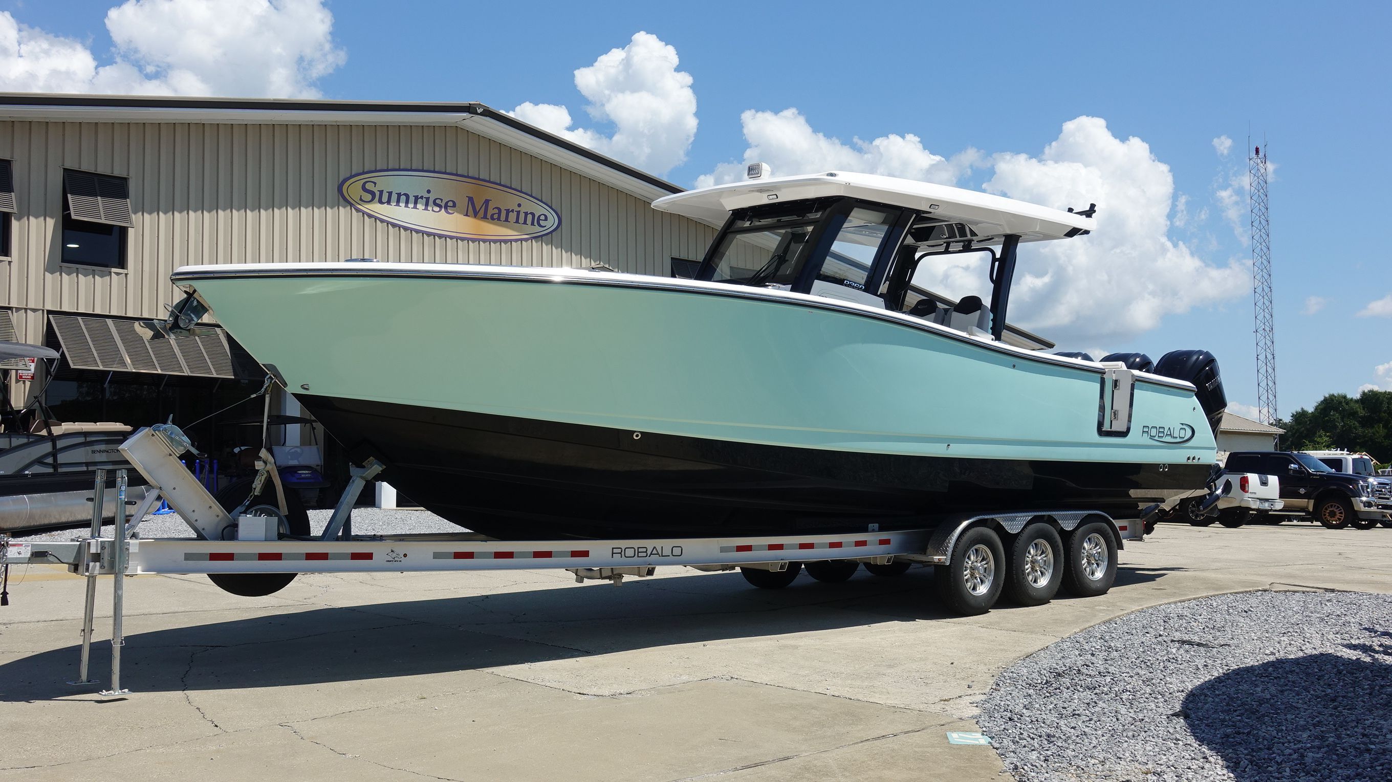 2023 Robalo R360 Center Console