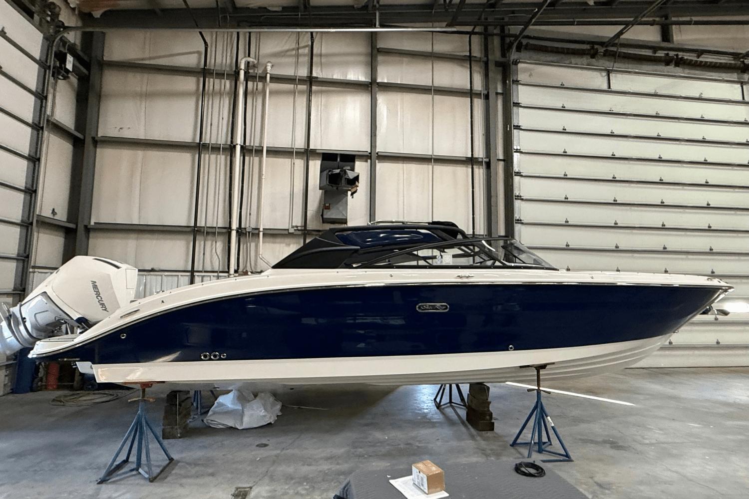 2025 Sea Ray SDX 270 Outboard