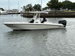 Boston Whaler 270 Dauntless 2017 Boston Whaler 270 Dauntless boat on water, with Mercury engine, docked in marina.