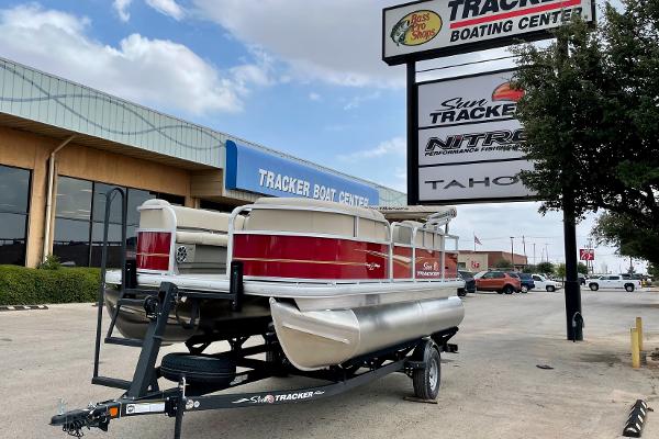 Sun Tracker Party Barge 18 DLX 2024 Sun Tracker Party Barge 18 DLX at Tracker Boating Center.