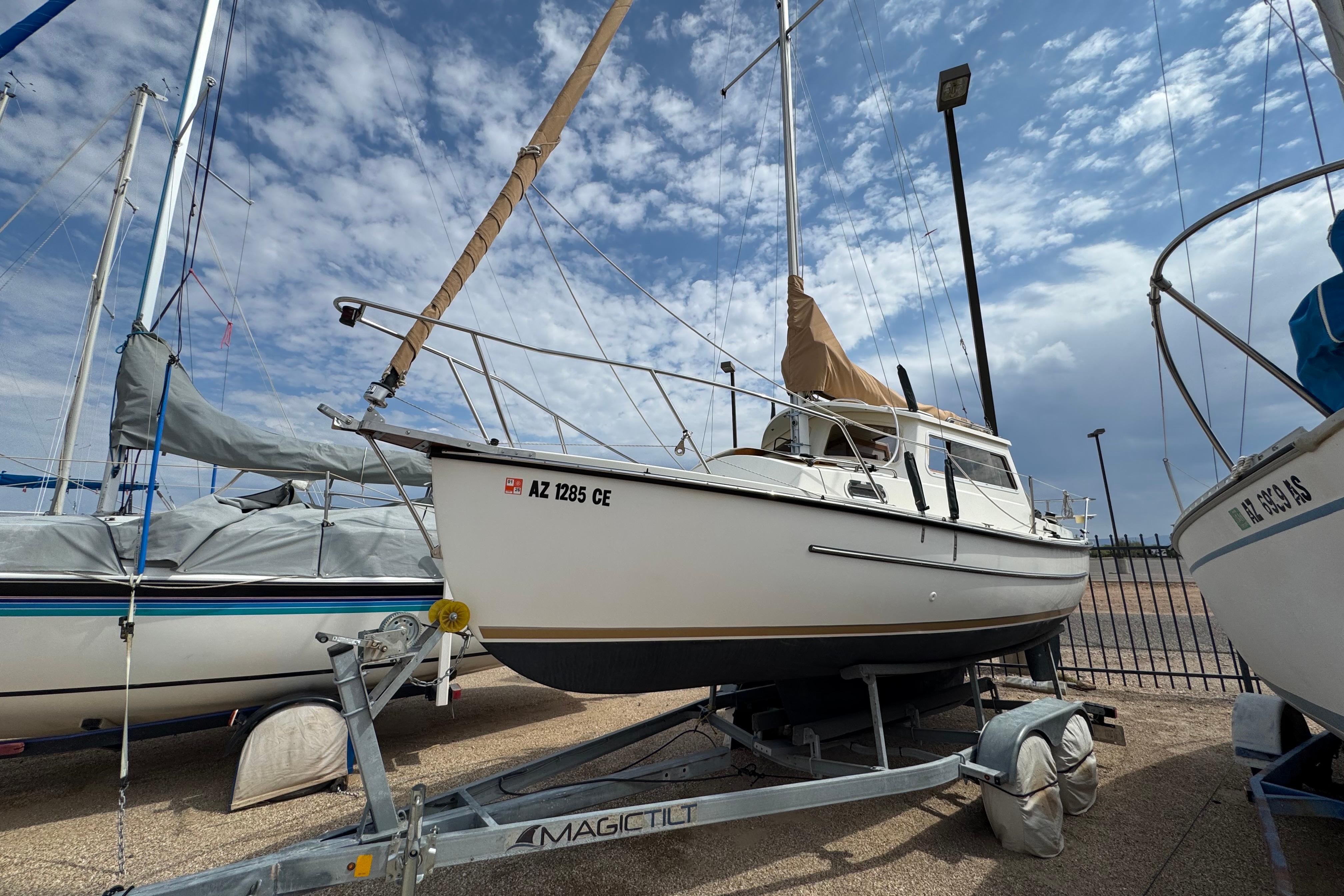 2022 Com-Pac CP 23 Pilothouse