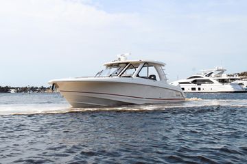 2025 Boston Whaler 380 Realm