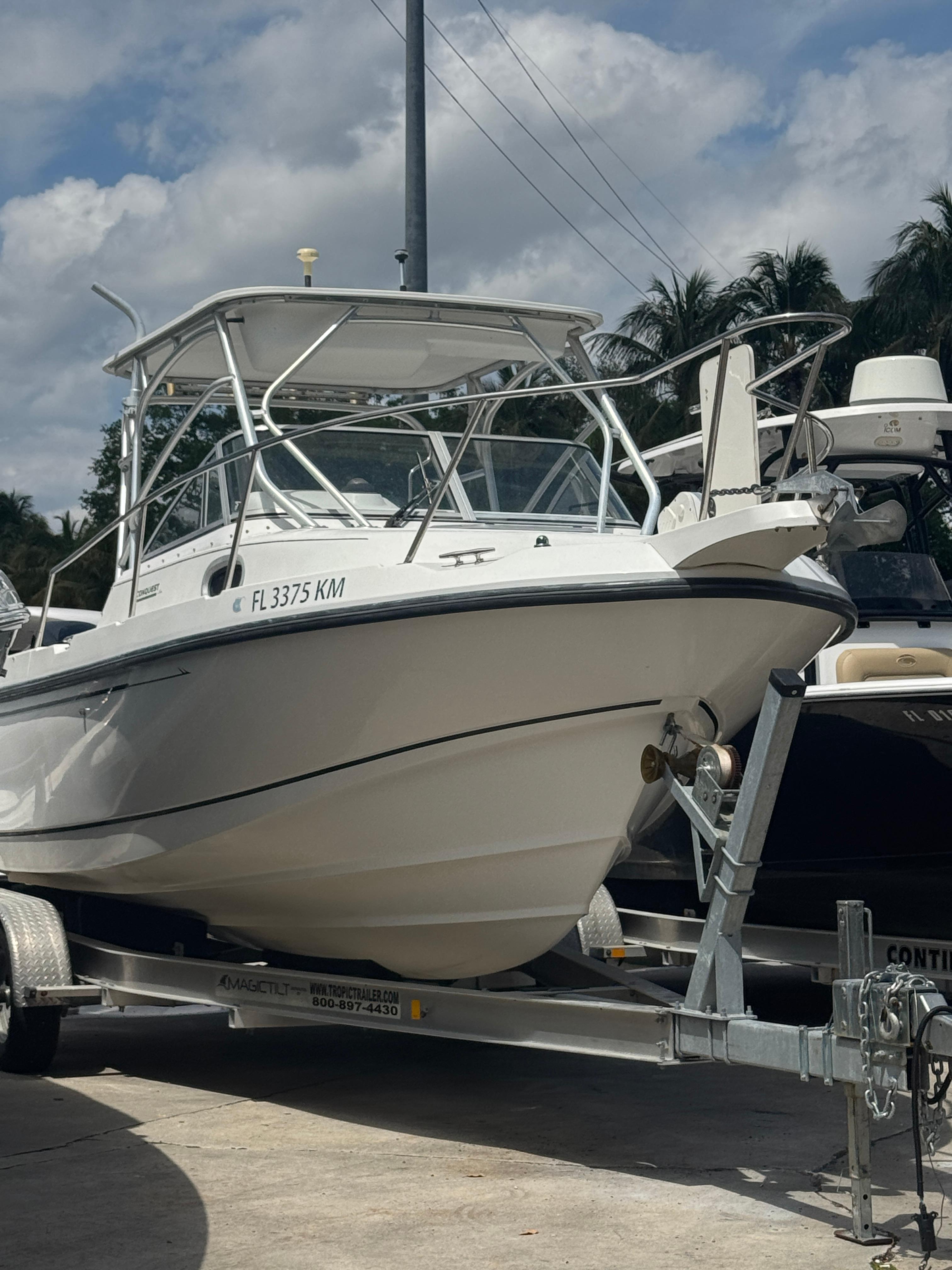 1999 Boston Whaler Conquest 23