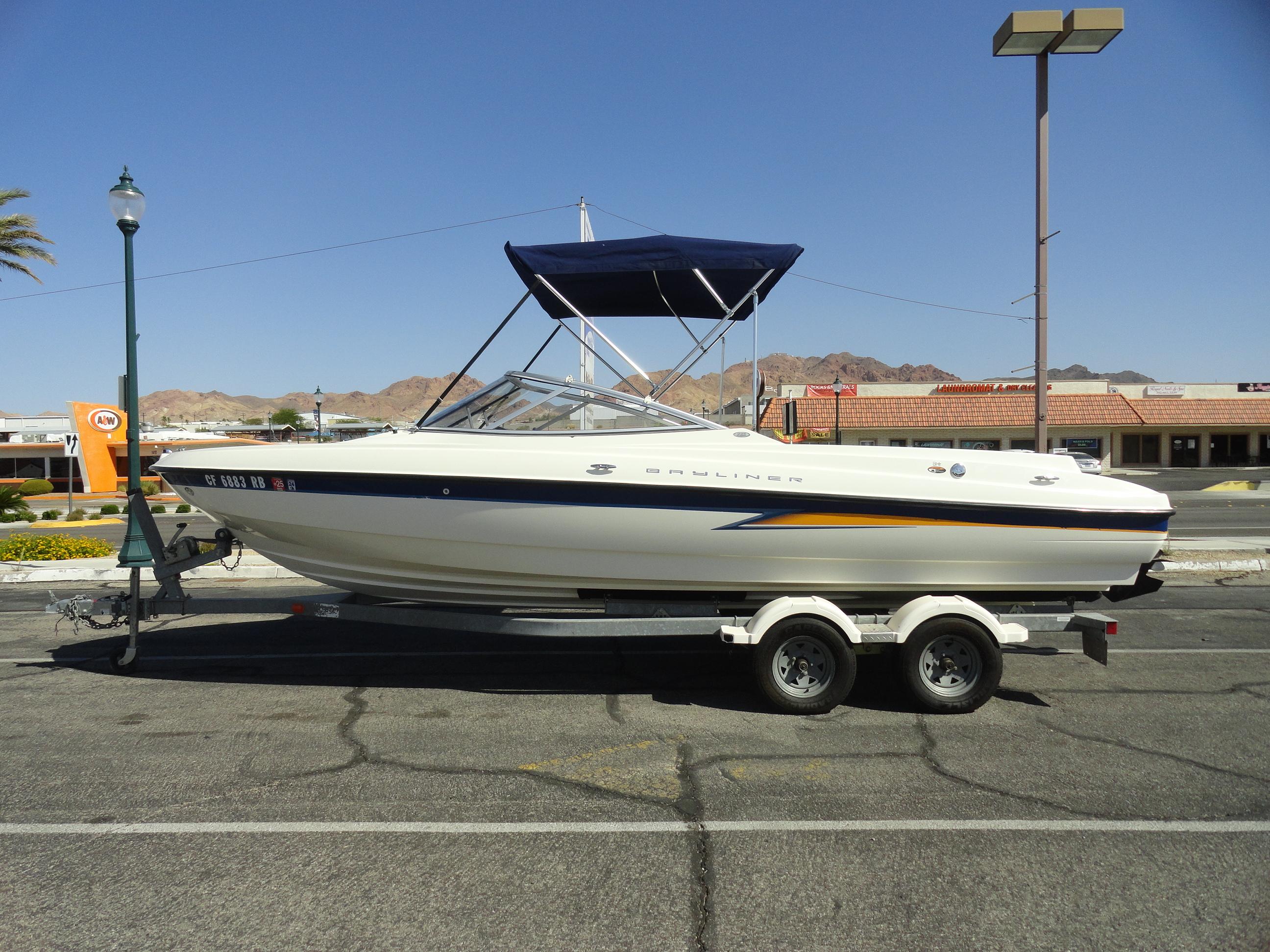2004 Bayliner 225 Br