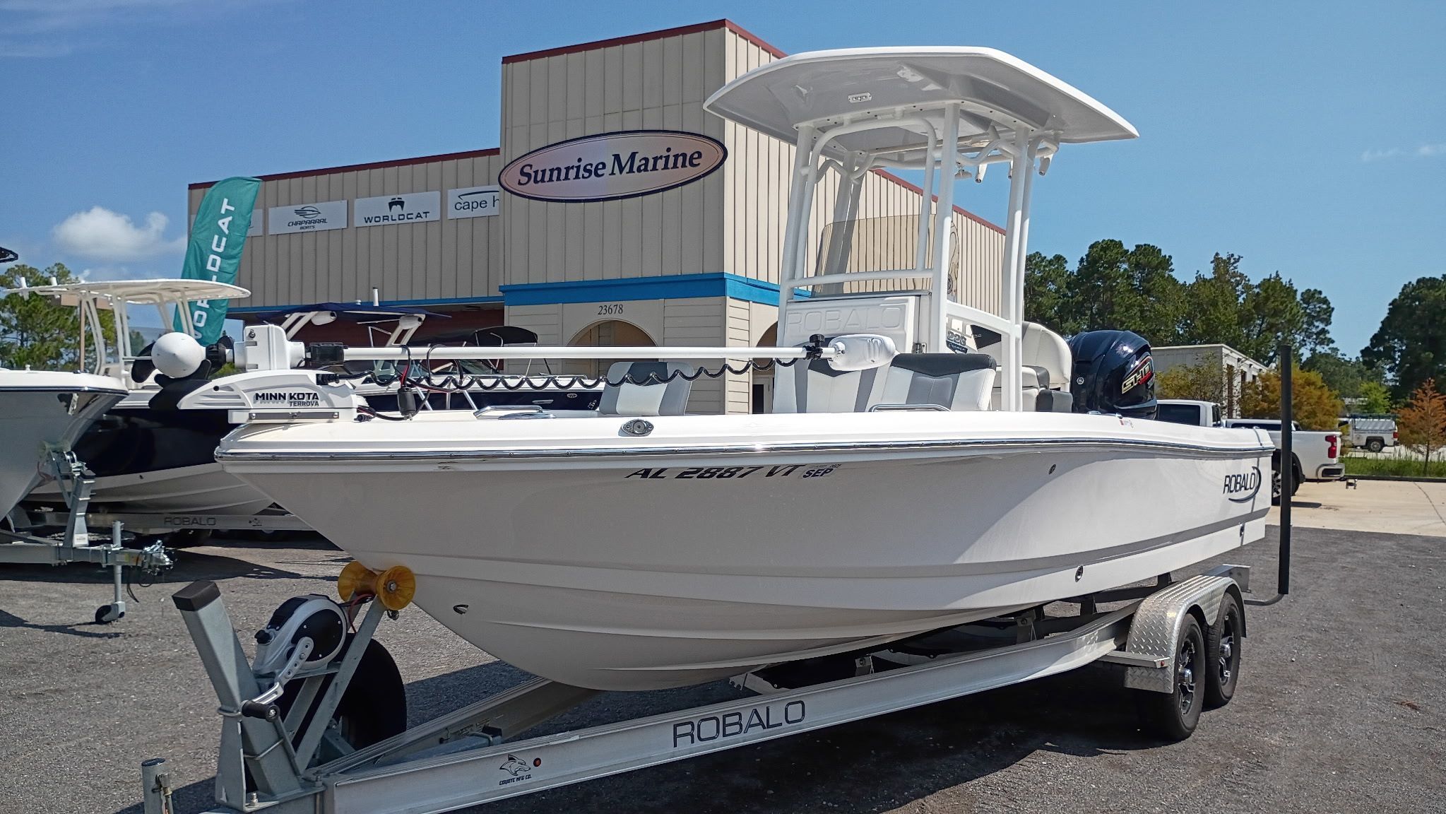 2023 Robalo 226 Cayman