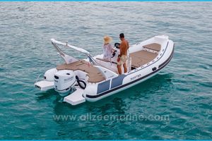 Master 630 SUMMER 2024 Master 630 SUMMER boat on clear water, featuring Suzuki outboard engine.