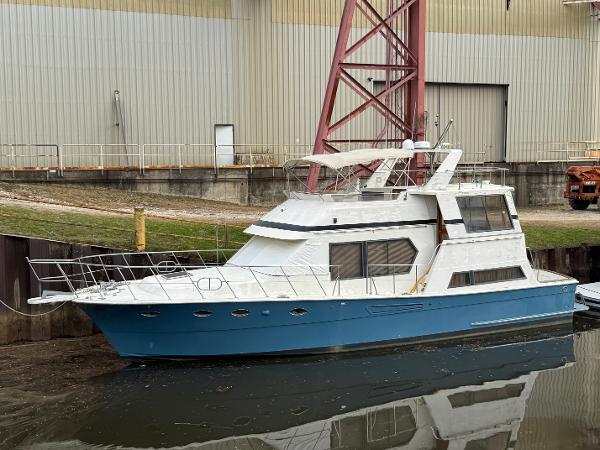 Lien Hwa 47 Cockpit Motor Yacht