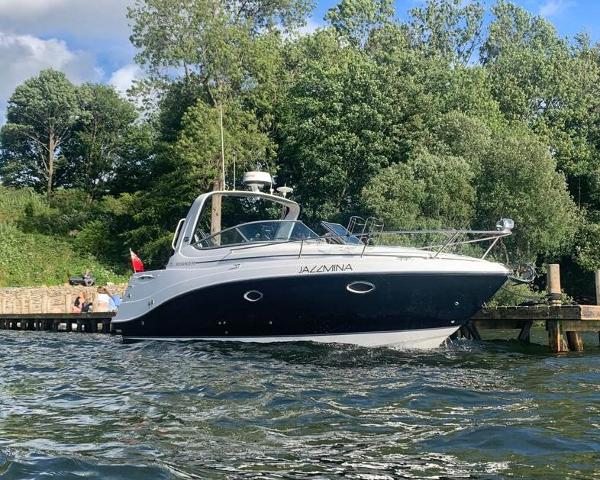 2010 Rinker 280 Express Cruiser