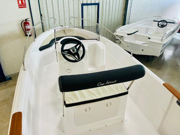 B2 Marine CAP FERRET 155 FISHING