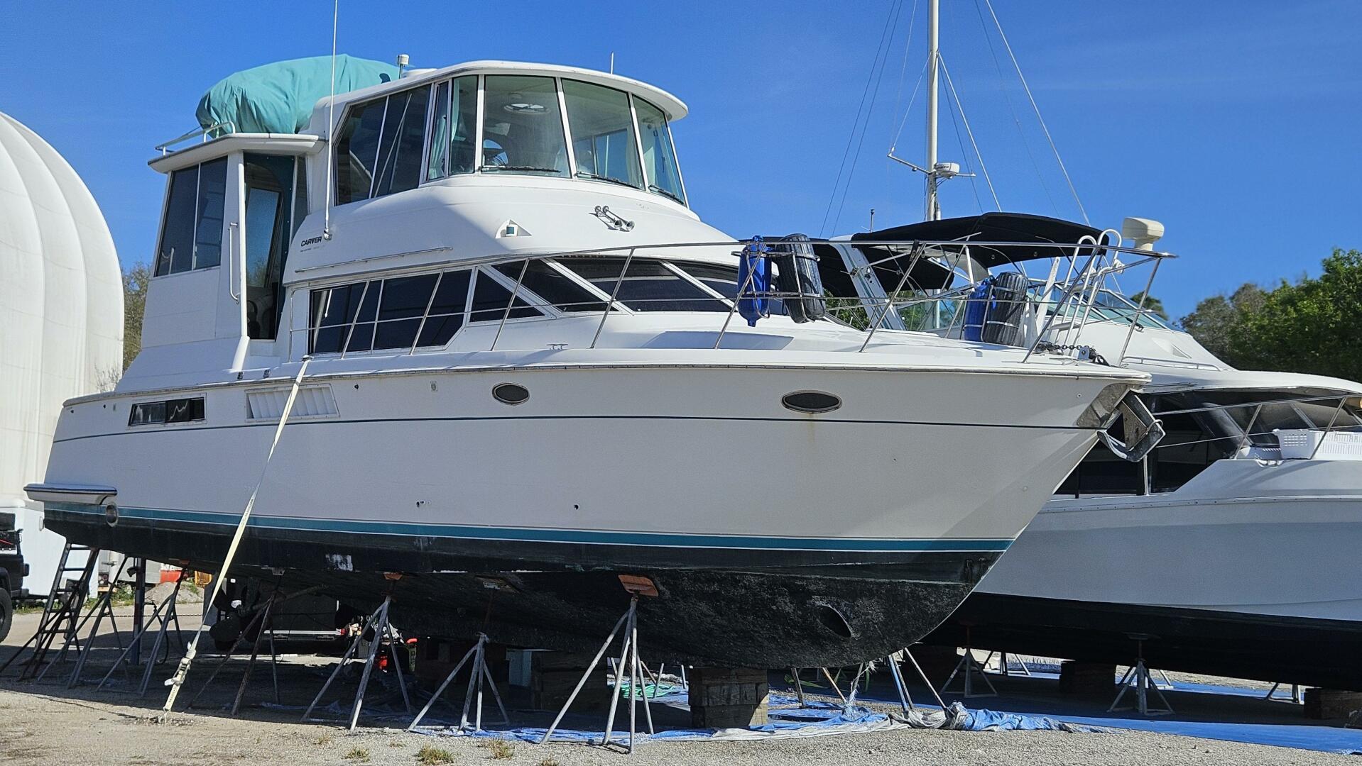 Carver 500 Cockpit Motor Yacht
