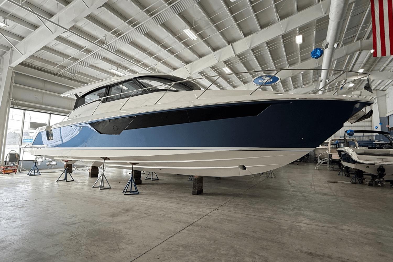 2025 Tiara Yachts 48 LE