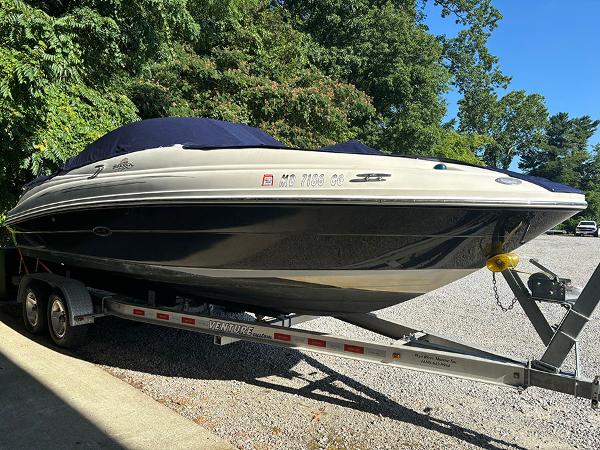 Sea Ray 220 Sundeck 2007 Sea Ray 220 Sundeck boat on a trailer, covered and parked outdoors.