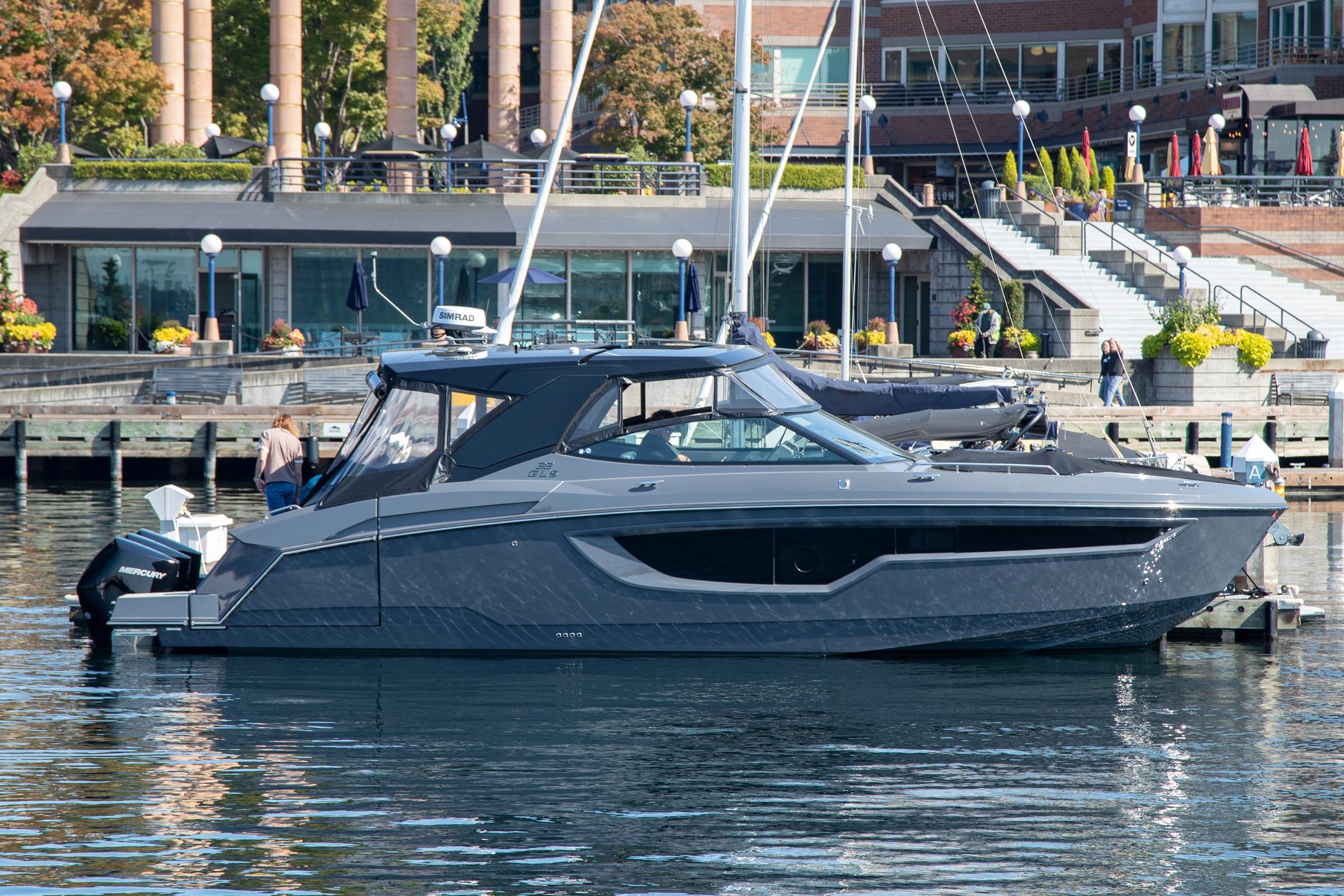 2024 Cruisers Yachts 38 GLS OB