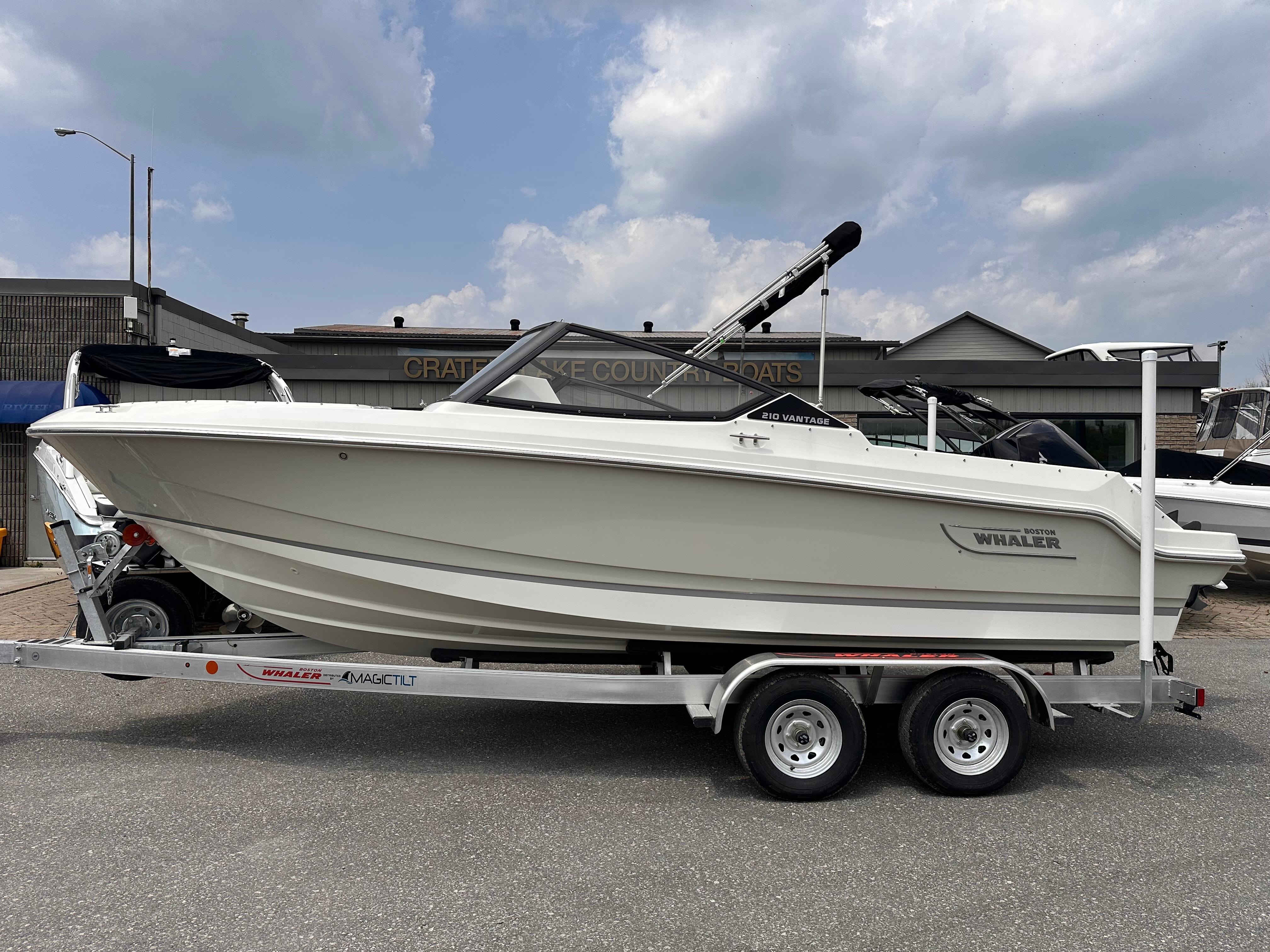 2025 Boston Whaler 210 Vantage
