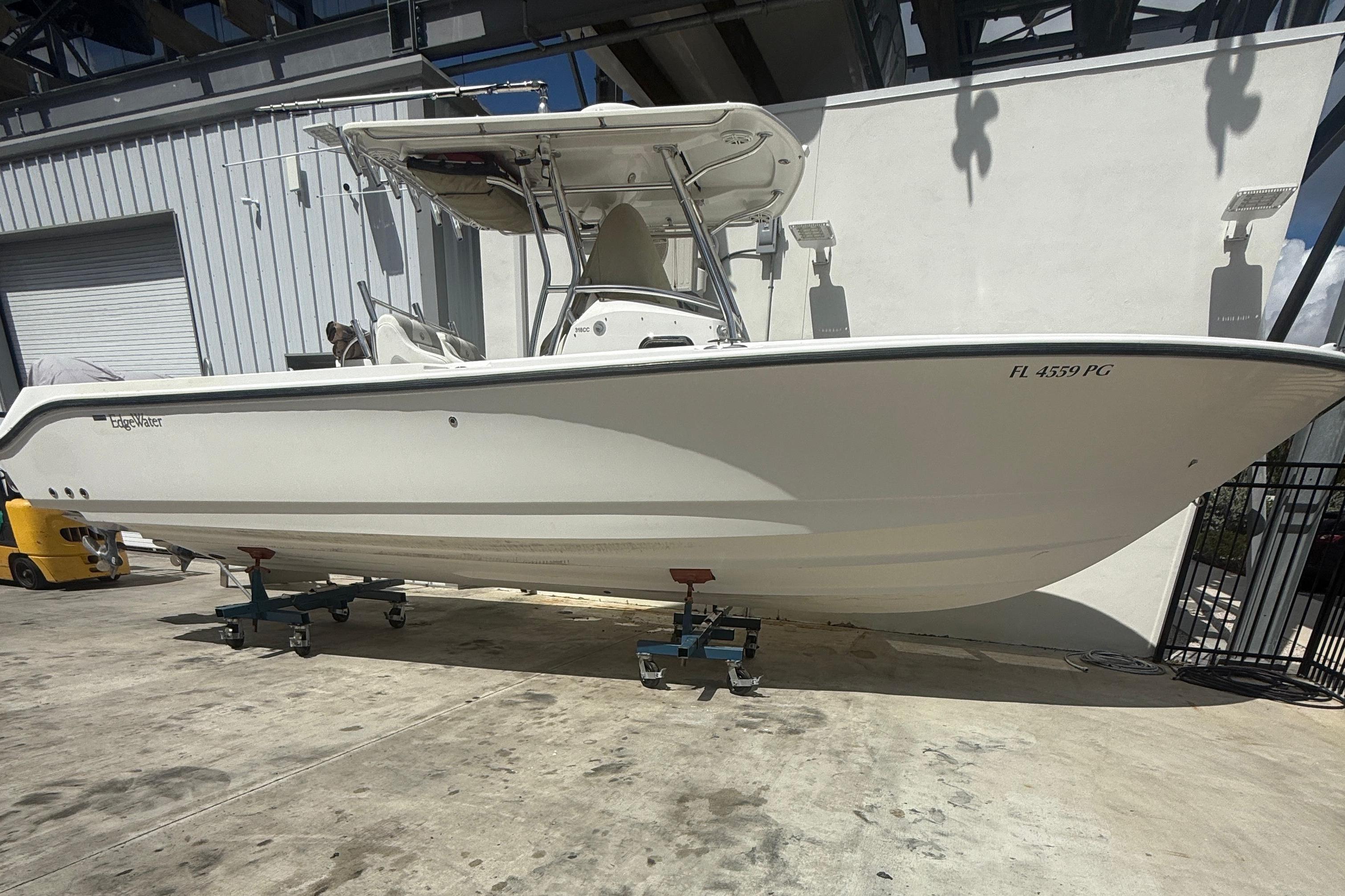 2010 Edgewater 318CC