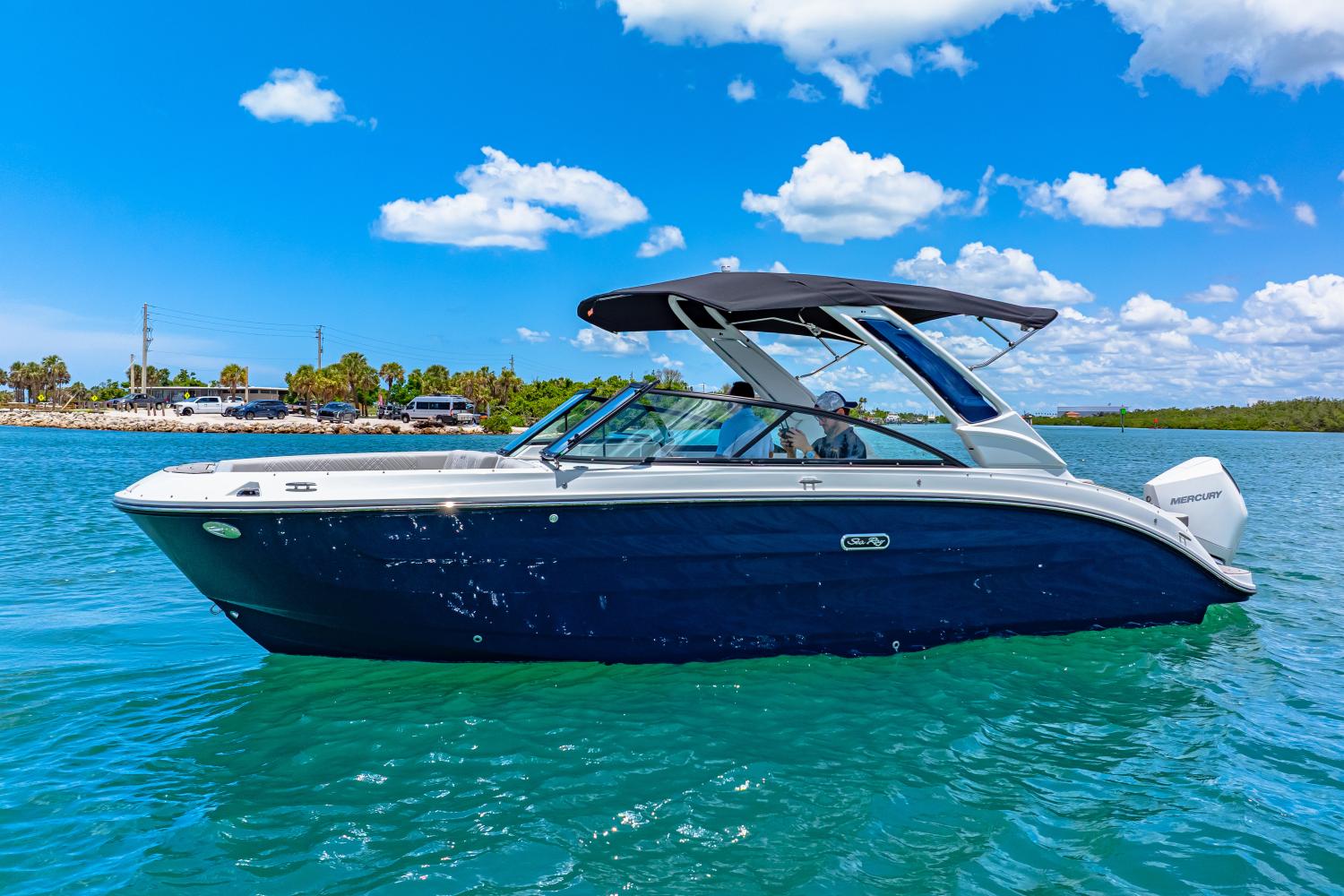 2025 Sea Ray SDX 250 Outboard