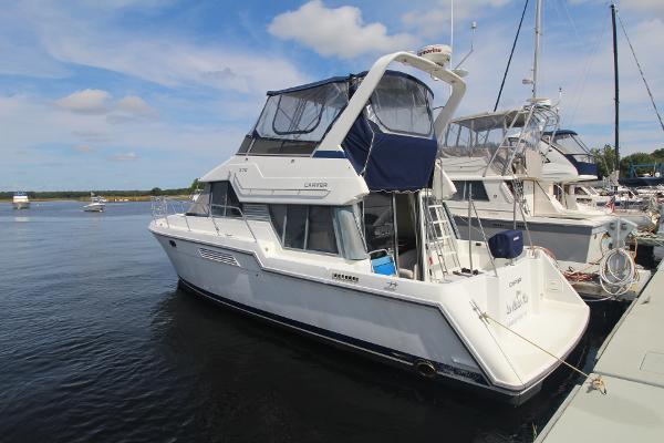 Carver 370 Voyager