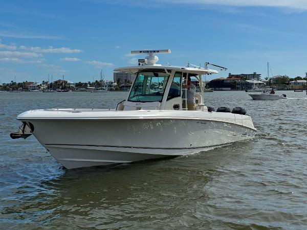 Boston Whaler 350 Outrage 2015 Boston Whaler 350 Outrage boat cruising on a sunny day.